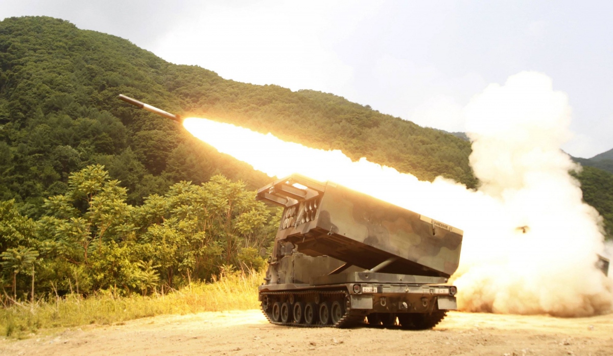Mỹ cam kết tăng gấp đôi hệ thống pháo phản lực HIMARS cho Ukraine
